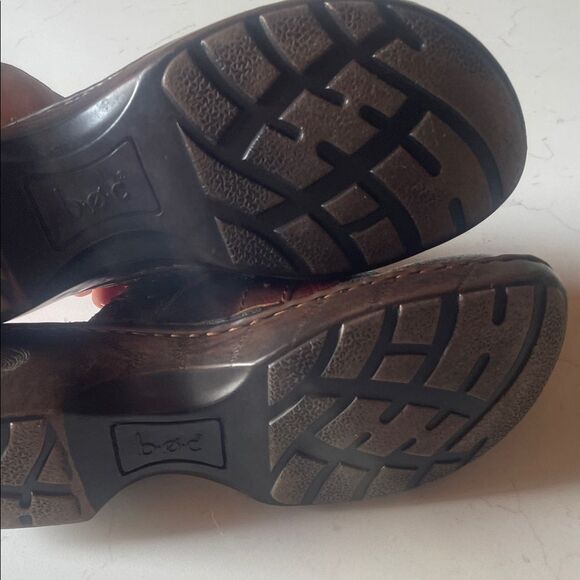 b.o.c. Women's Rich Brown Leather Clogs - Picture 6 of 8